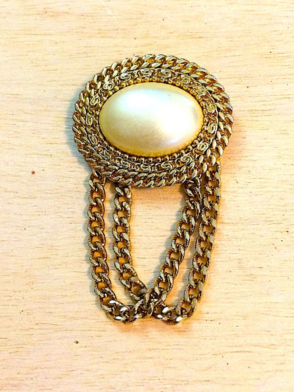 Vintage Gold Tone Faux Pearl Cabochon Brooch Pin with Hanging Chains